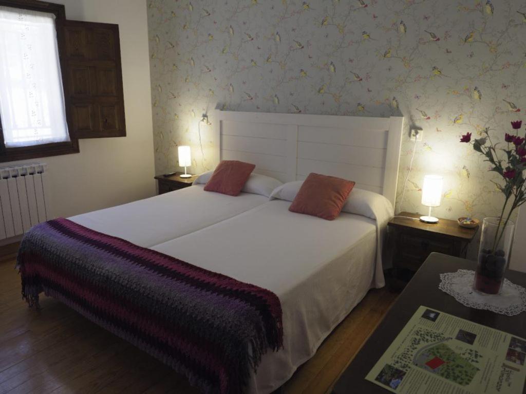 Hospedium Hostal Almanzor Наварредонда-де-Ґредос Екстер'єр фото